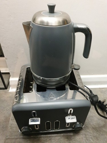 Kettle and toaster set - set, start